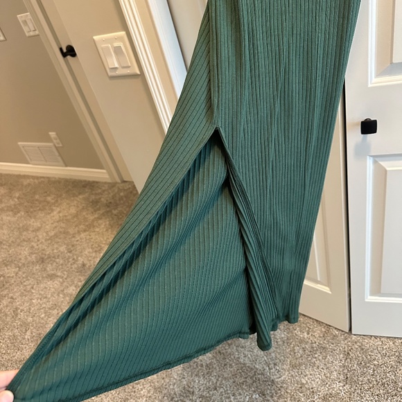 Olive Ribbed Knit Long Sleeve Side Slit Maternity Maxi Dress - SIZE MEDIUM - Picture 5 of 5
